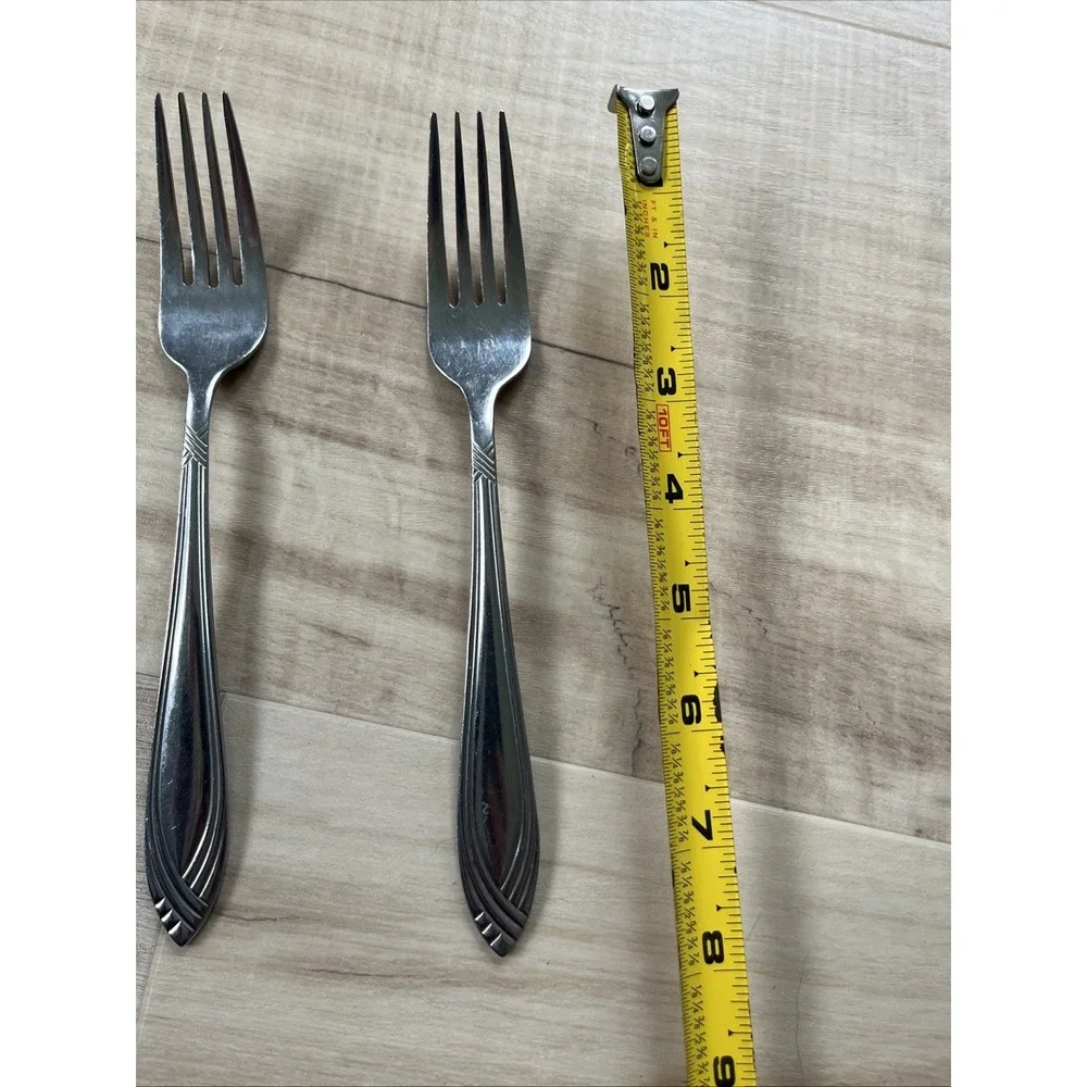 SET OR 4  WINDWARD  ONEIDA 18-0 Stainless‎ 2 Spoons And 2 Dinner Forms